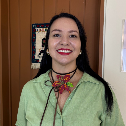 Libélula com folhagem P